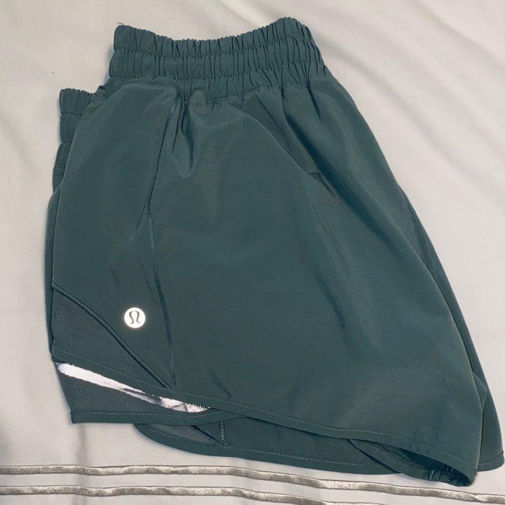 LuluLemon Hotty Hot 2.5 Shorts